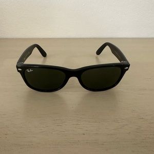Men’s Black Ray Bans
